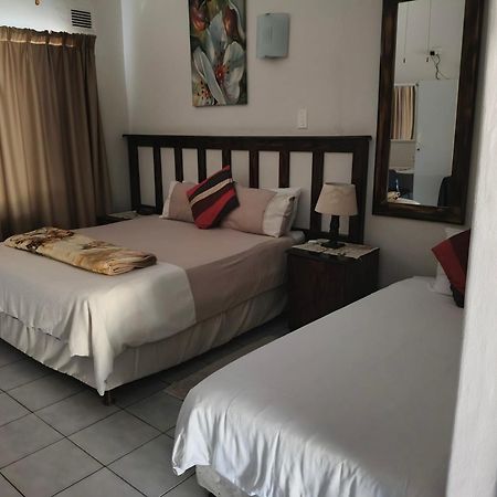 La Rochelle Inn Richards Bay Exterior foto